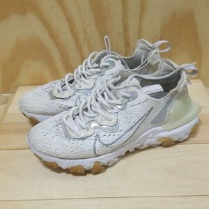 Size 8 - Nike React Vision White Iridescent Wmn's size 6